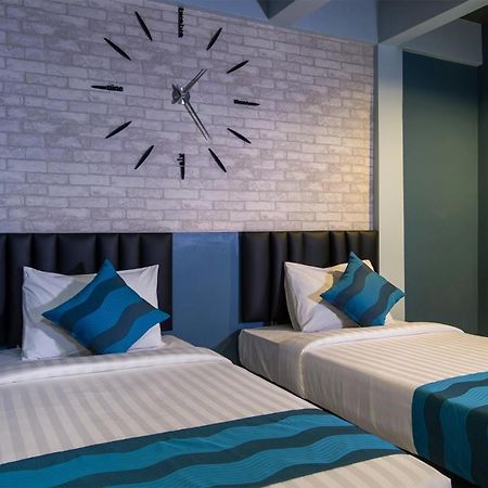 A Pousada Amity Poshtel Krabi town Exterior foto