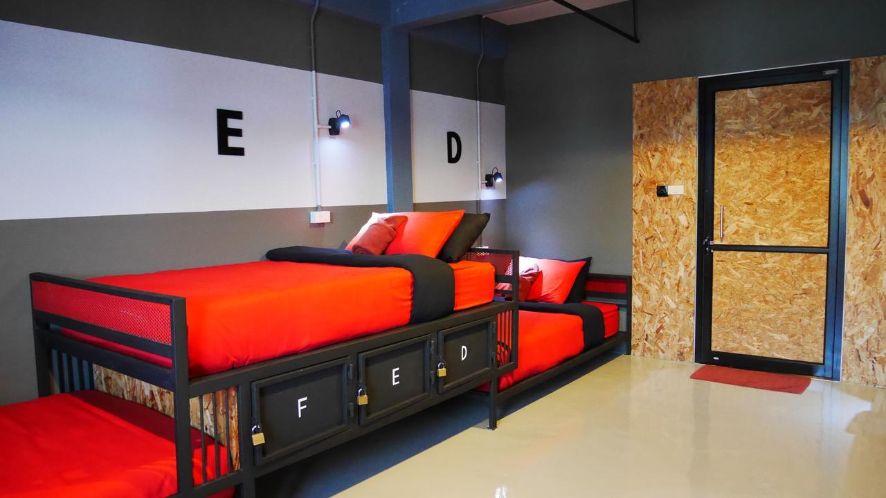 A Pousada Amity Poshtel Krabi town Exterior foto