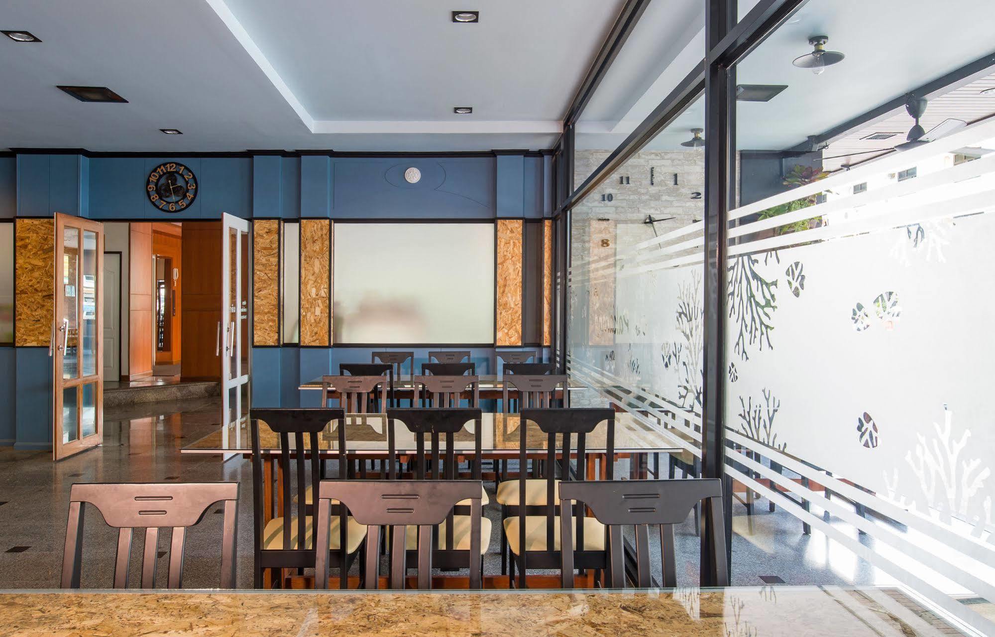 A Pousada Amity Poshtel Krabi town Exterior foto