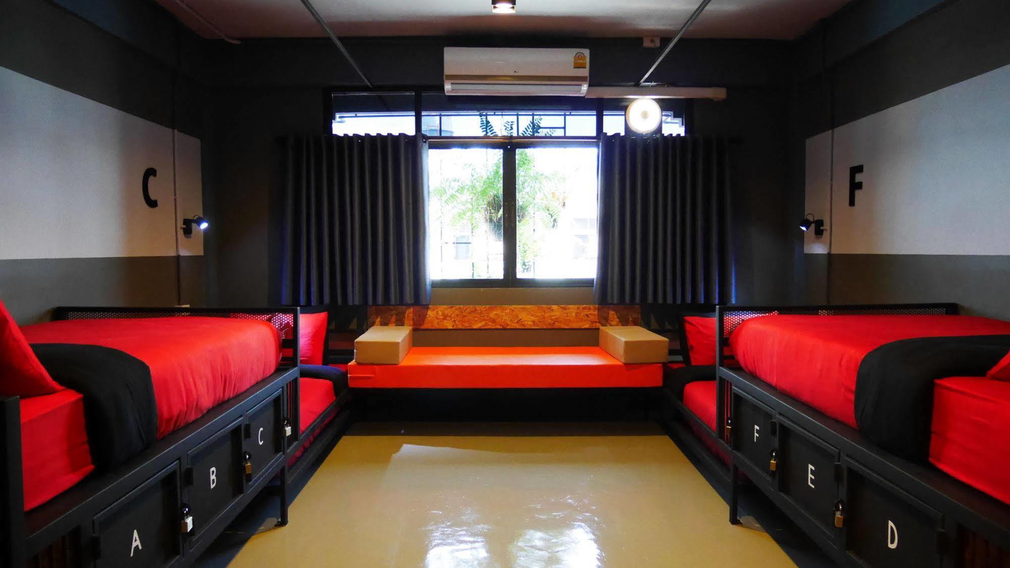 A Pousada Amity Poshtel Krabi town Exterior foto